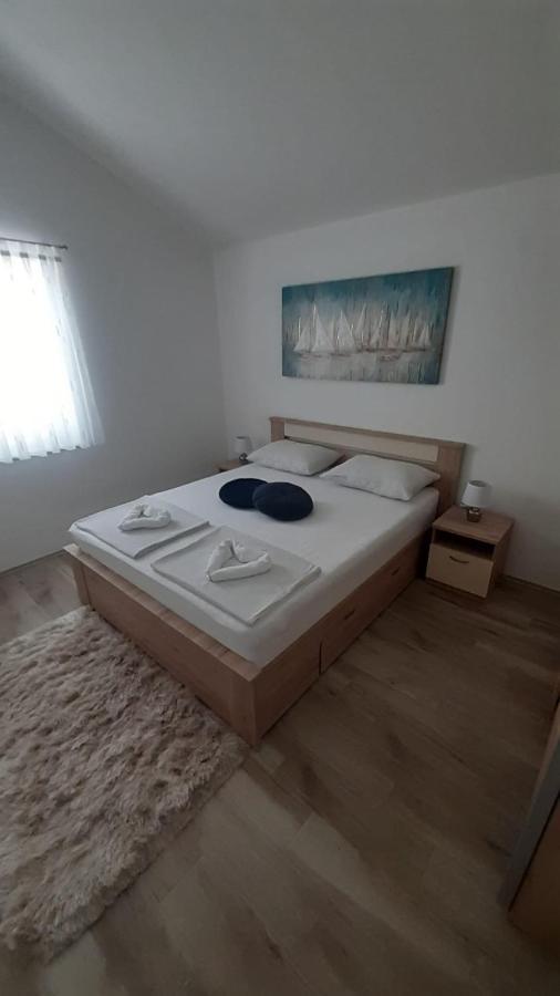 Apartmani Lucija Povljana Exterior foto